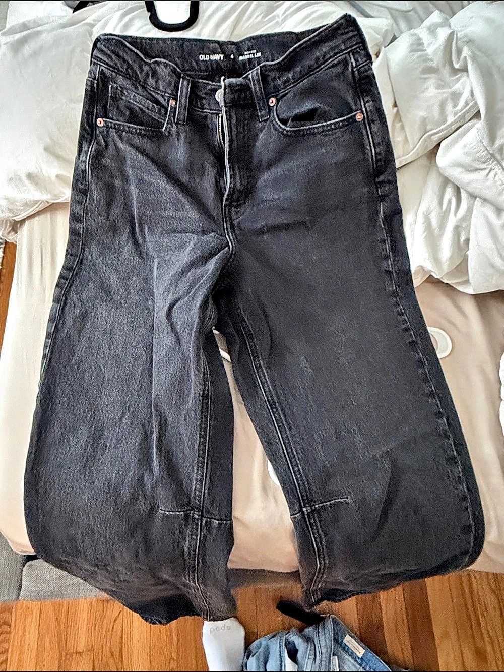 Old Navy Barrel Leg Black Jeans Size 4 Like New